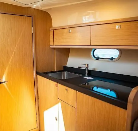 Botel Motor Yacht Simba Komolac